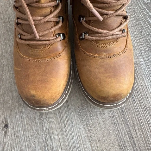 Women’s Royal Canadian Fur-Lined Boots - Picture 6 of 8